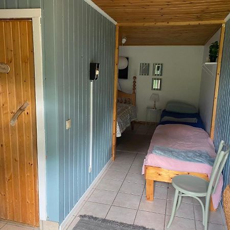 Gaeststuga I Loefsaeng Hajstorp Töreboda Екстериор снимка