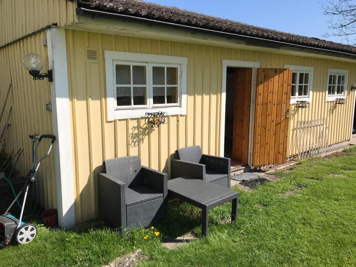 Gaeststuga I Loefsaeng Hajstorp Töreboda Екстериор снимка