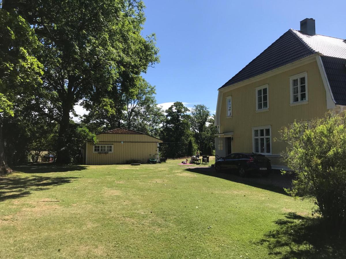 Gaeststuga I Loefsaeng Hajstorp Töreboda Екстериор снимка