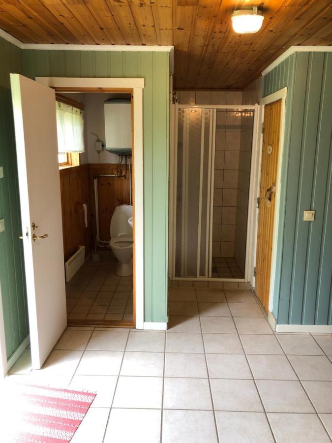 Gaeststuga I Loefsaeng Hajstorp Töreboda Екстериор снимка